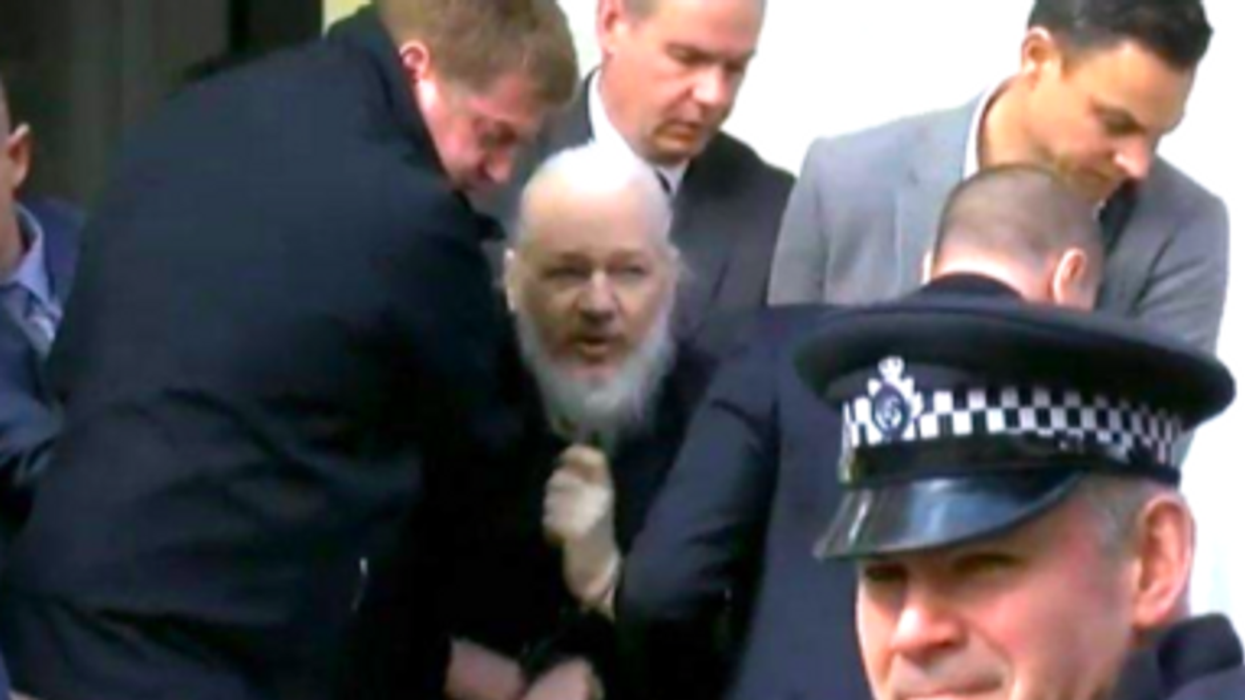 5 major newspapers push US to drop Assange charges: 'Publishing is not a crime'