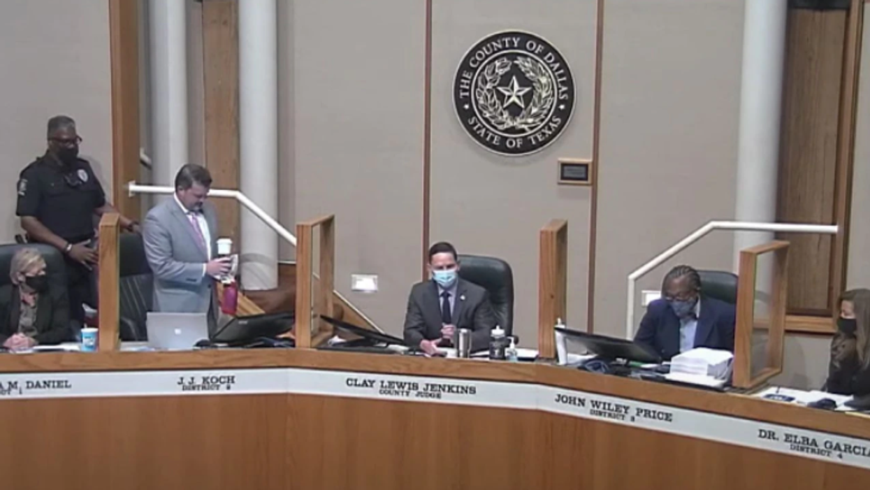 Dallas County commissioner kicked out of meeting after refusing to wear mask