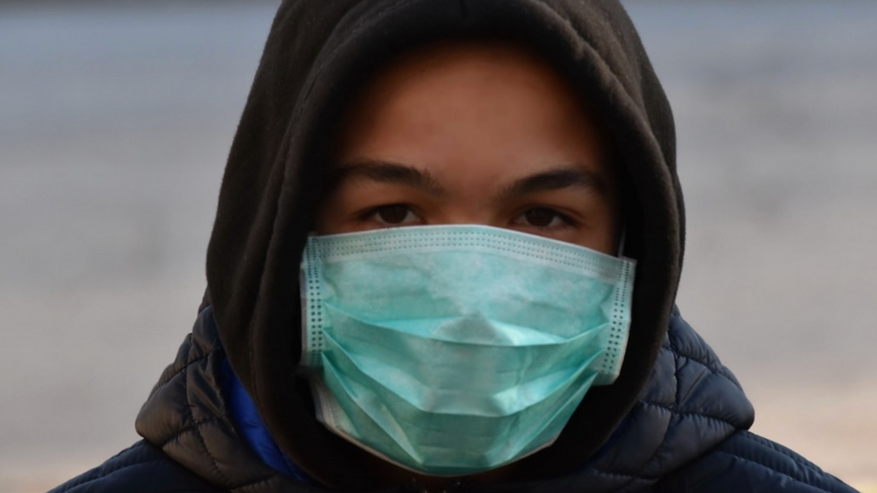 Dallas schools refuse to comply with Gov. Abbott's mask mandate ban as the state's hospitals get slammed