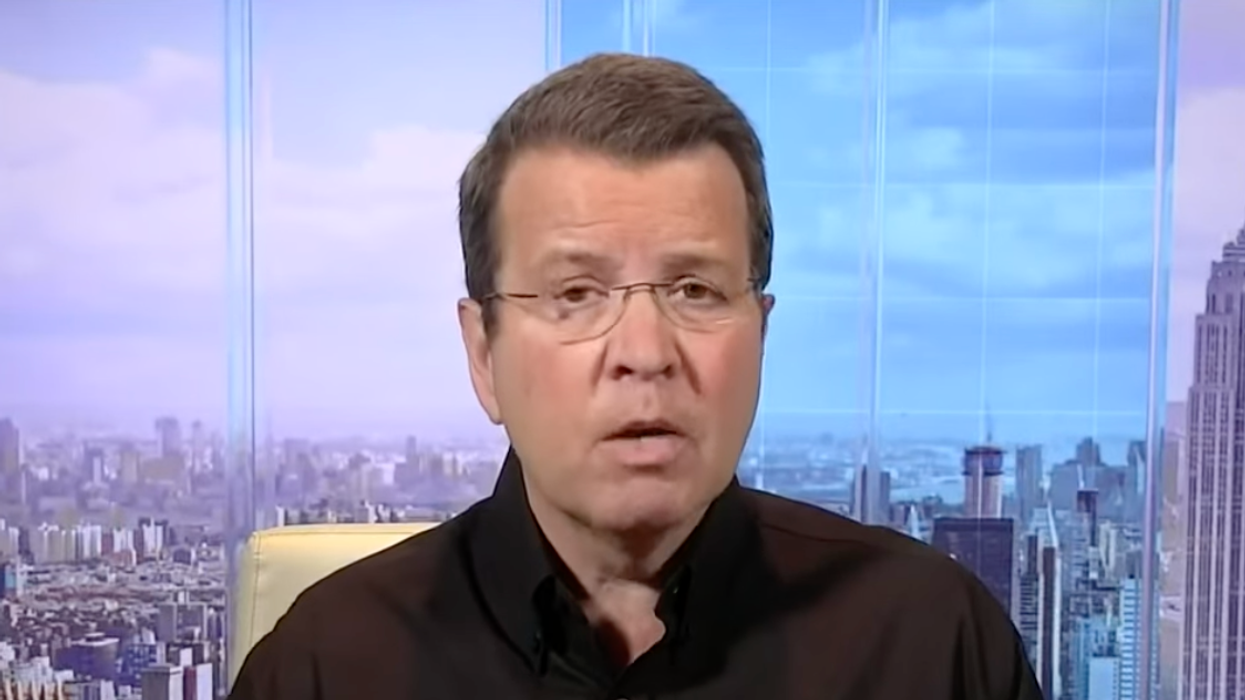 Fox News host reveals company’s vaccine mandate on-air: 'I know it’s going to get me in trouble'