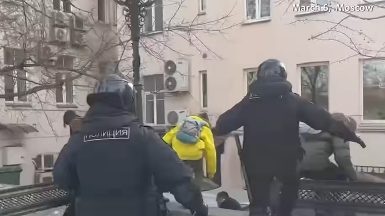 Thousands arrested as Russians join global anti-war protests