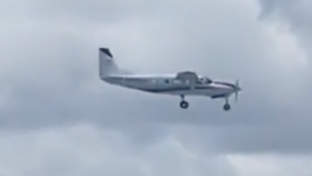 WATCH: Cessna passenger with no flight experience makes 'absolutely' incredible' landing at major airport