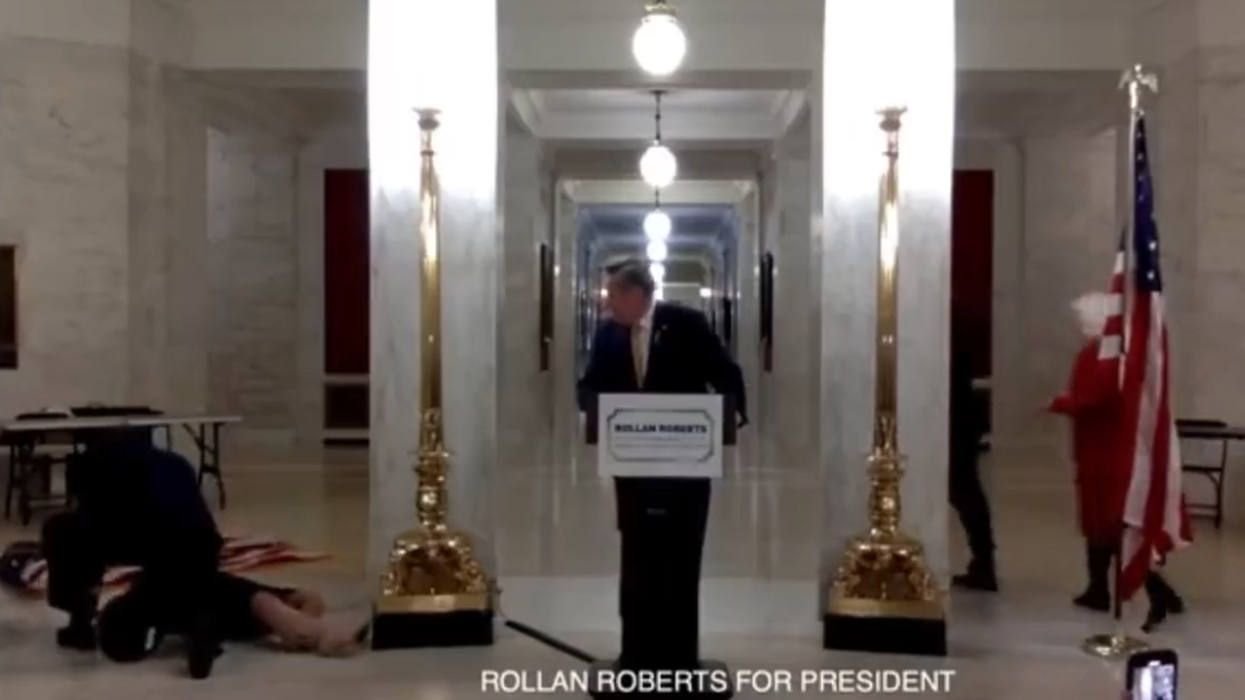 Pregnant wife faints and gets pinned by flag during Republican's presidential run announcement