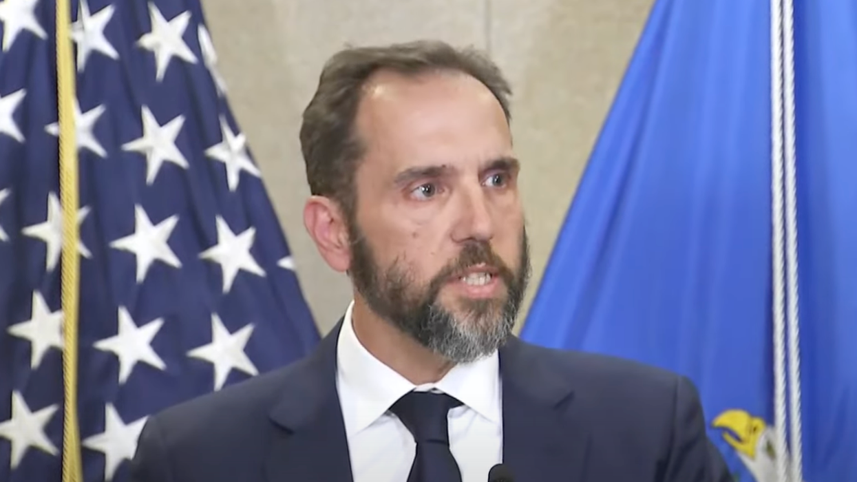 Trump lawyers’ 'rather weak' argument still 'creates a very dangerous situation': ex-federal prosecutor