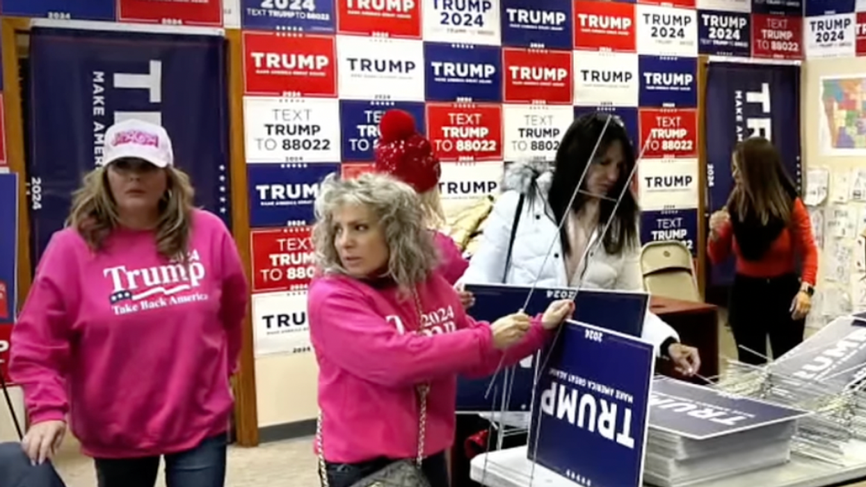 Brown bags and ballots: Viral videos capture chaotic Iowa Caucus system