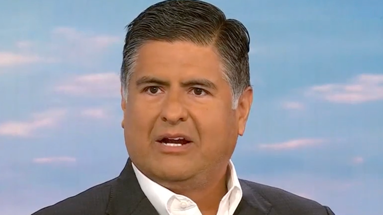 'As non-partisan as possible': CNN host forced to tranquilize panel over ex-Trump adviser’s comments