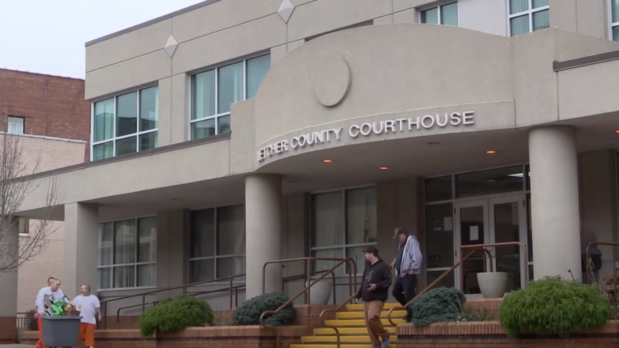 Kentucky sheriff allegedly shoots and kills judge in courthouse: report