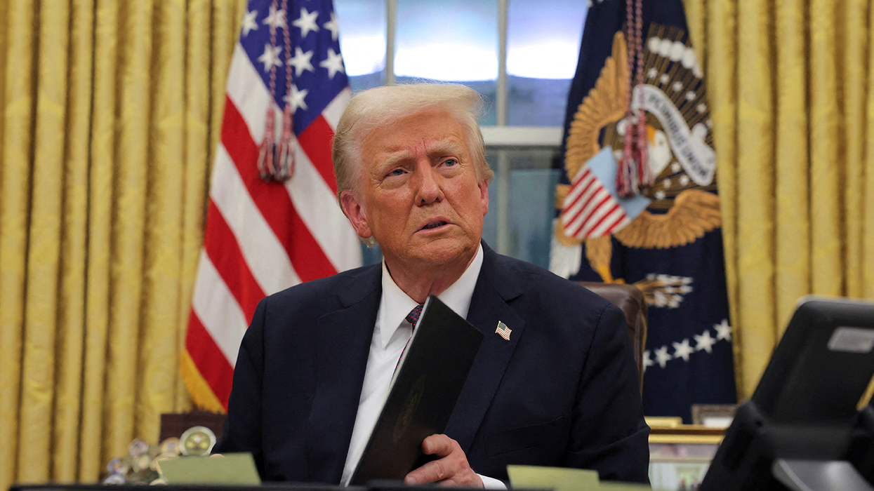 Trump repeats geopolitical flub in bizarre exchange with reporters