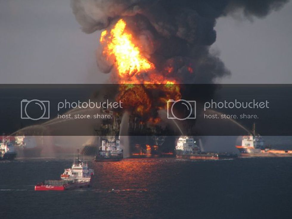  photo 2010-deepwater-horizon-02_zpsaf7757c2.jpg