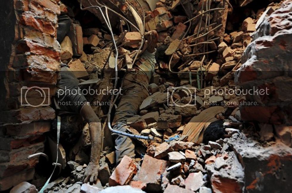  photo 2013-bangladesh-factory-collapse-02_zps6b7f45dc.jpg