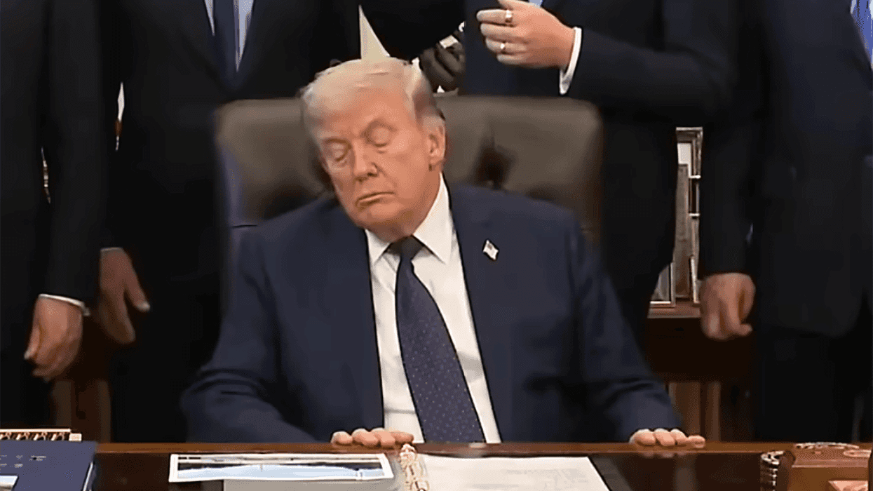 Conservative brutally mocks Trump’s sleeping habits in scathing parody