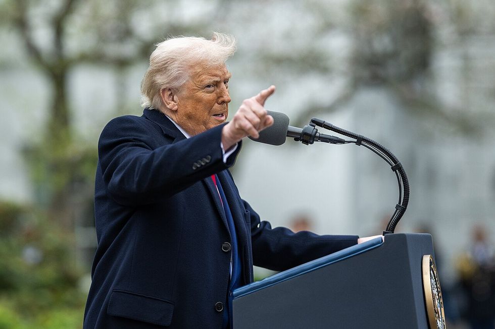 Trump traci poparcie MAGA przez nowy schemat zarabiania pieniędzy