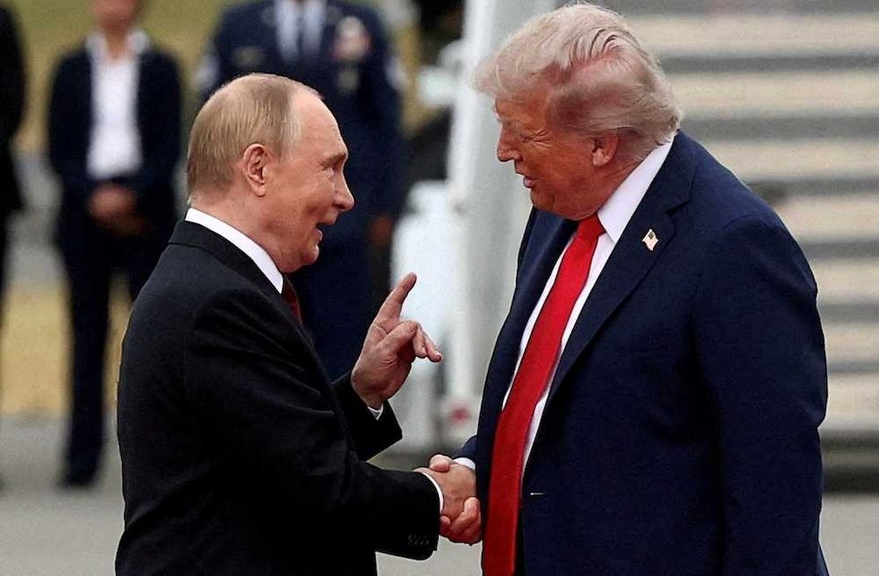 Steve Bannon tried to figure out what Putin had on Trump: biographer ...
