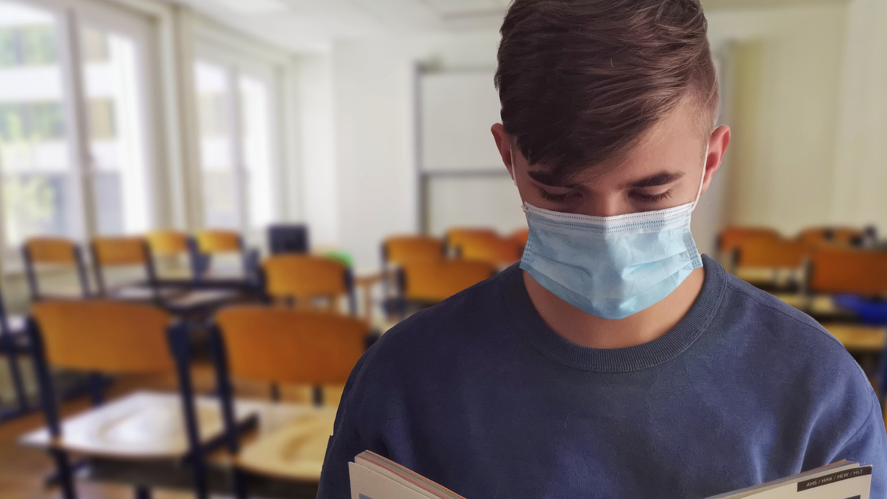 school, covid, face mask student