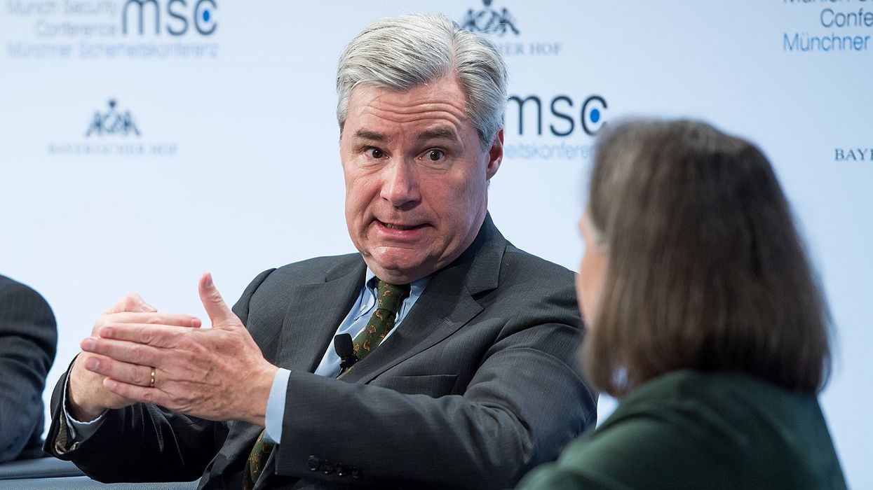 'Dumpster fire': Senator explains what makes Trump DOJ's response to Epstein so 'weird'