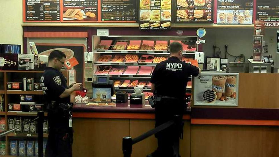 'Extrem de idiot': Consumatorii Dunkin' se pregătesc pentru bătălie în războiul cafelei de la Casa Albă