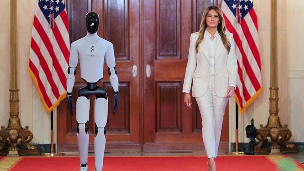 Melania Trump photo-op shows robot teacher has 'more personality' than her: critics