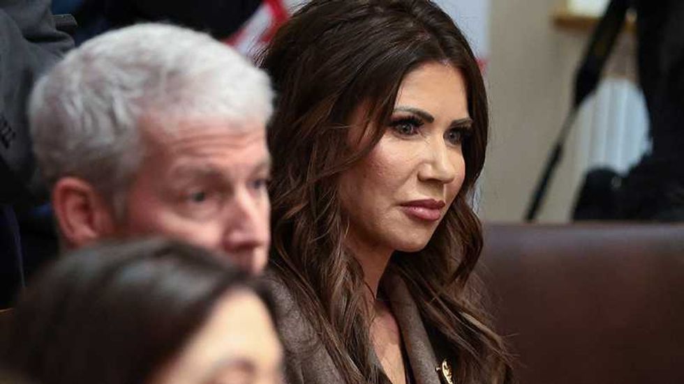 Trump met Noem à l'écart lors d'une réunion du Cabinet : journaliste CNN