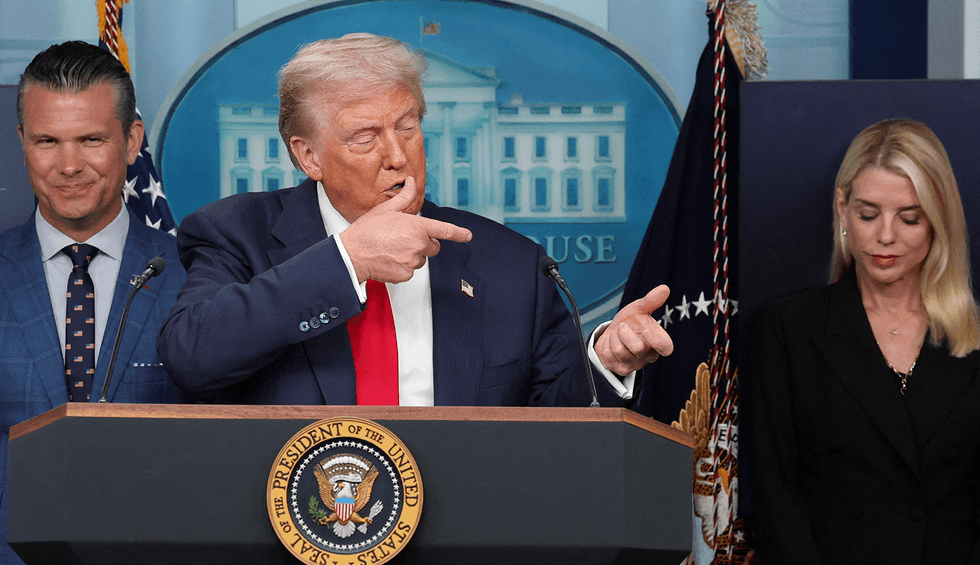 Trump's Epstein problem 'not going away' after testimony 'failed badly': DC insider