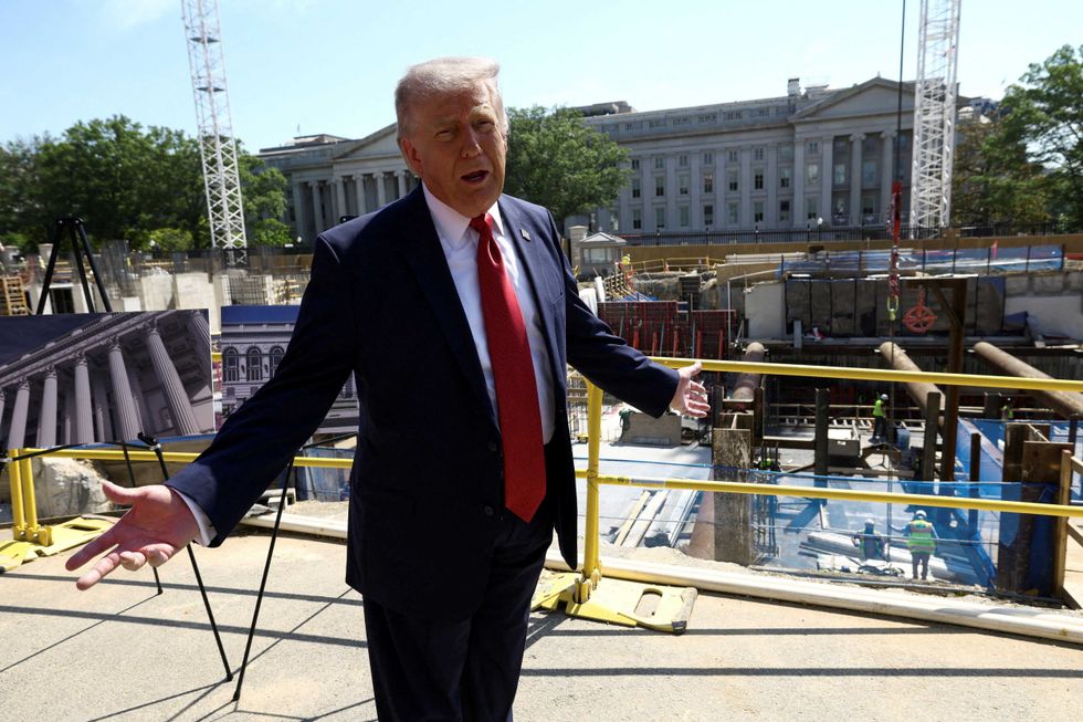 Photos show White House ruined by 'construction chaos' as Trump ignores voter concerns