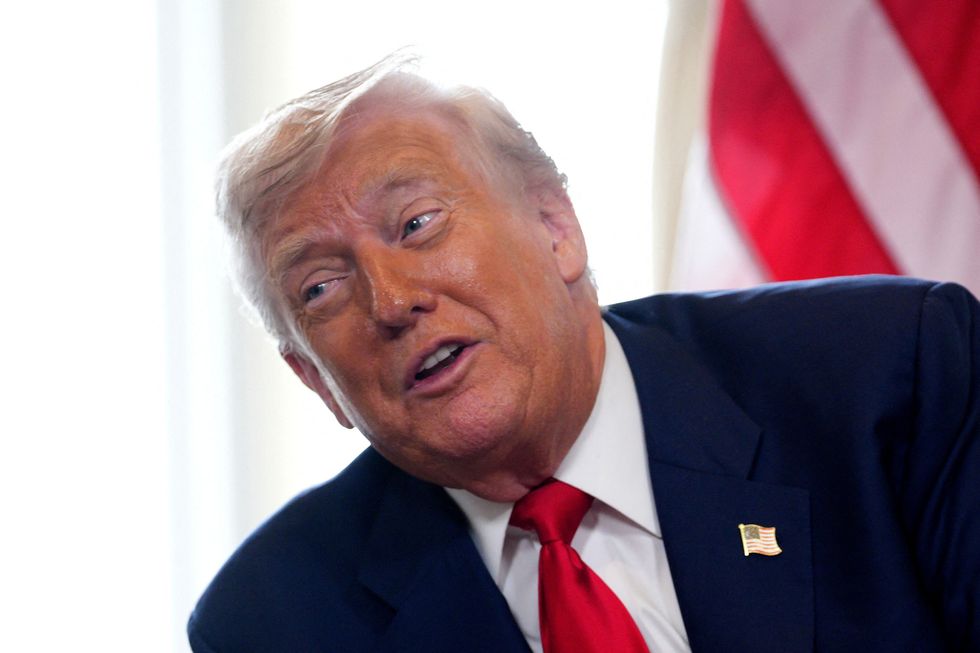 «Ο πρόεδρος δεν διαβάζει»: Γιατί ο αναλφαβητισμός του Τραμπ είναι «καταστροφή» για τους Αμερικανούς