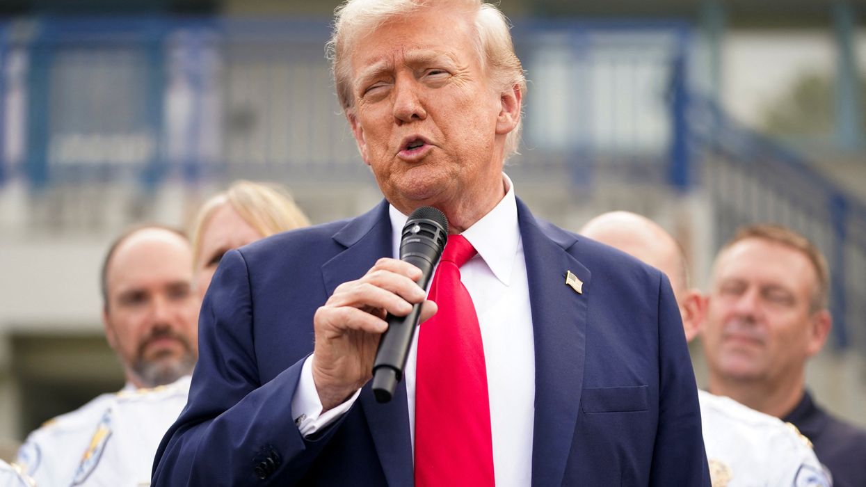 'Dementia alert': Trump’s bizarre 'grass' rant raises alarm