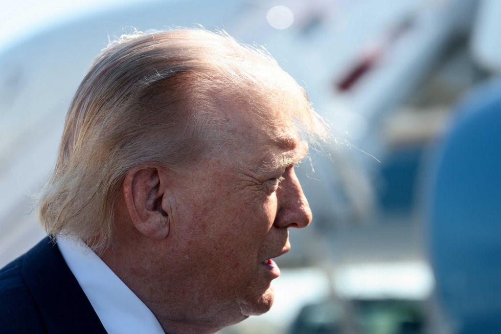 Doctors alarmed as White House stalls Trump health report again