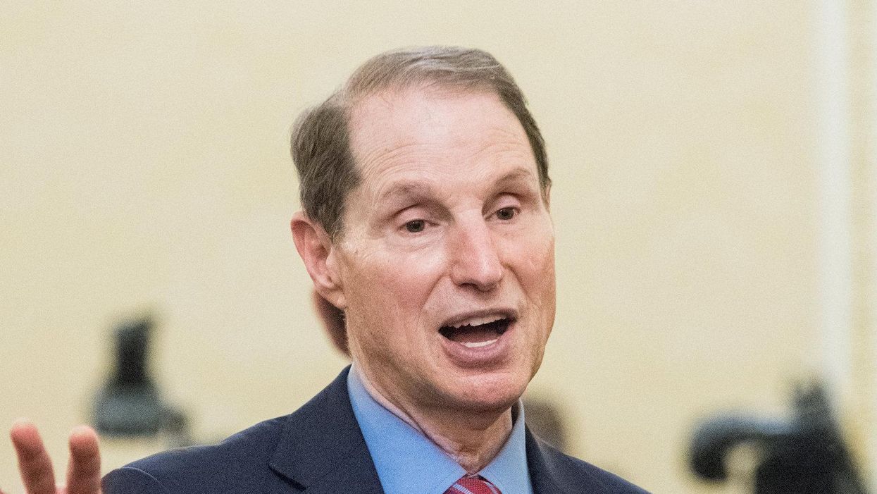 Ron Wyden's new billionaire income tax plan applauded as a step toward justice