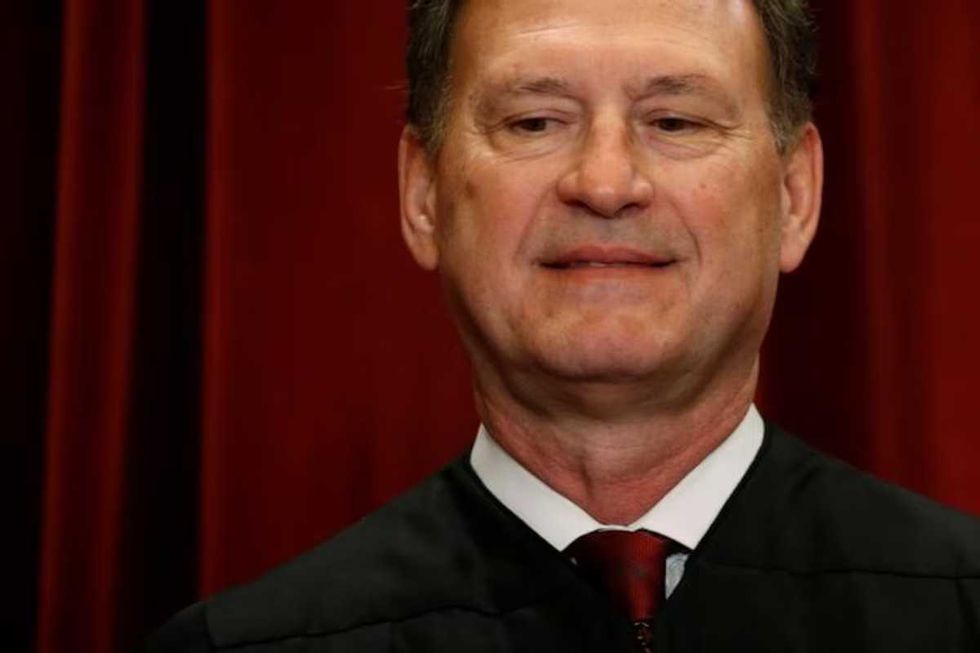 Theory emerges that Alito planted false retirement story to catch a leaker