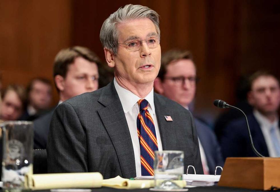 'Turn off MSNBC': Trump official blames media for plummeting consumer confidence