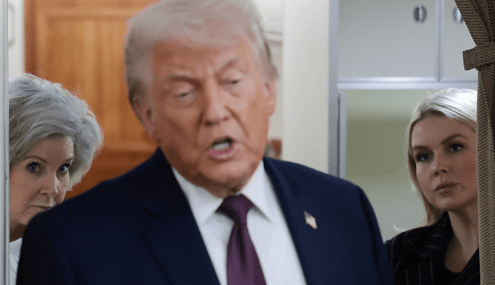 Trump constantly 'screws up' White House messaging with his own 'garbage posts': analysis