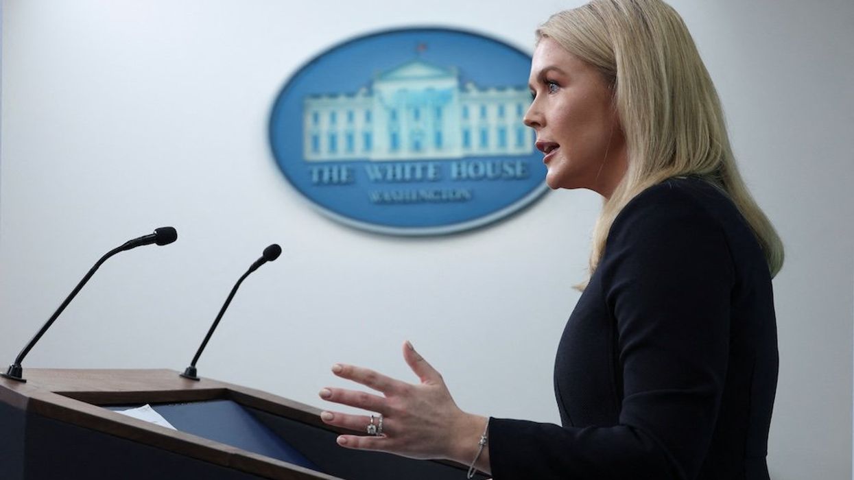 Fox News reporter confronts Trump press sec’y over gaping hole in White House 'dress code'