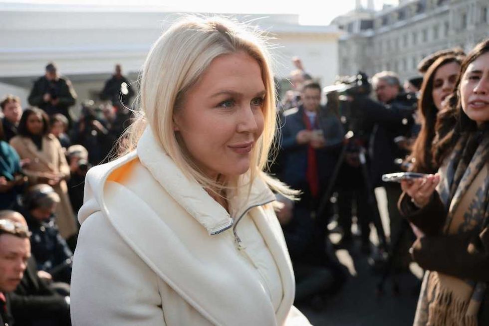 レビットがトランプ氏の選挙「国営化」発言の釈明に奔走